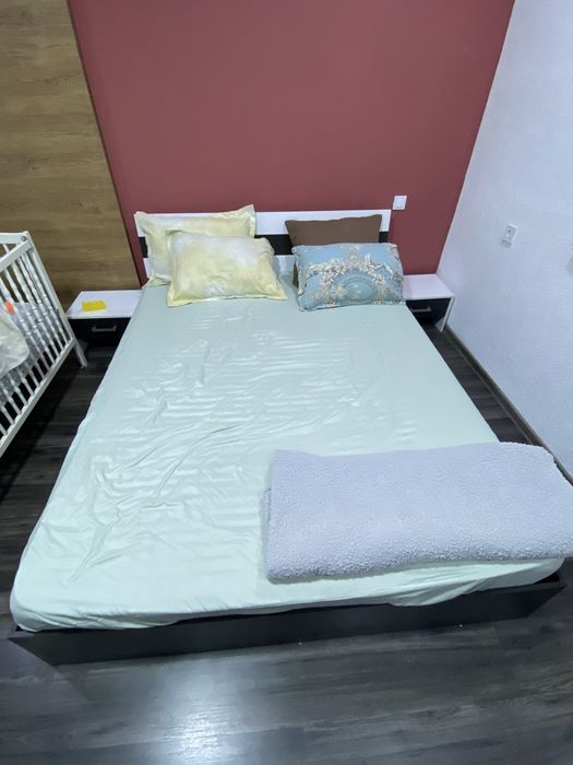 Спалня 160/200 + матрак + нощни шкафчета + подматрачна рамка