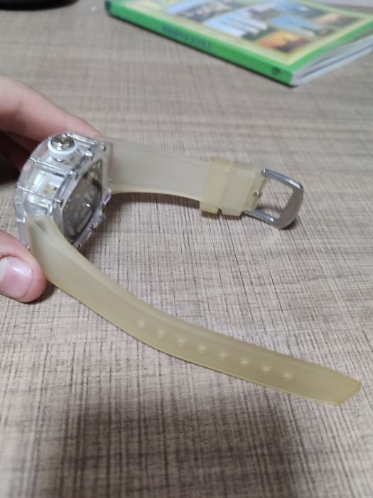 Часы новые , коробка есть