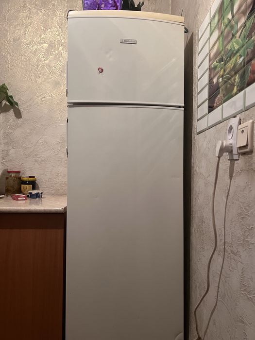 Продам холодильник