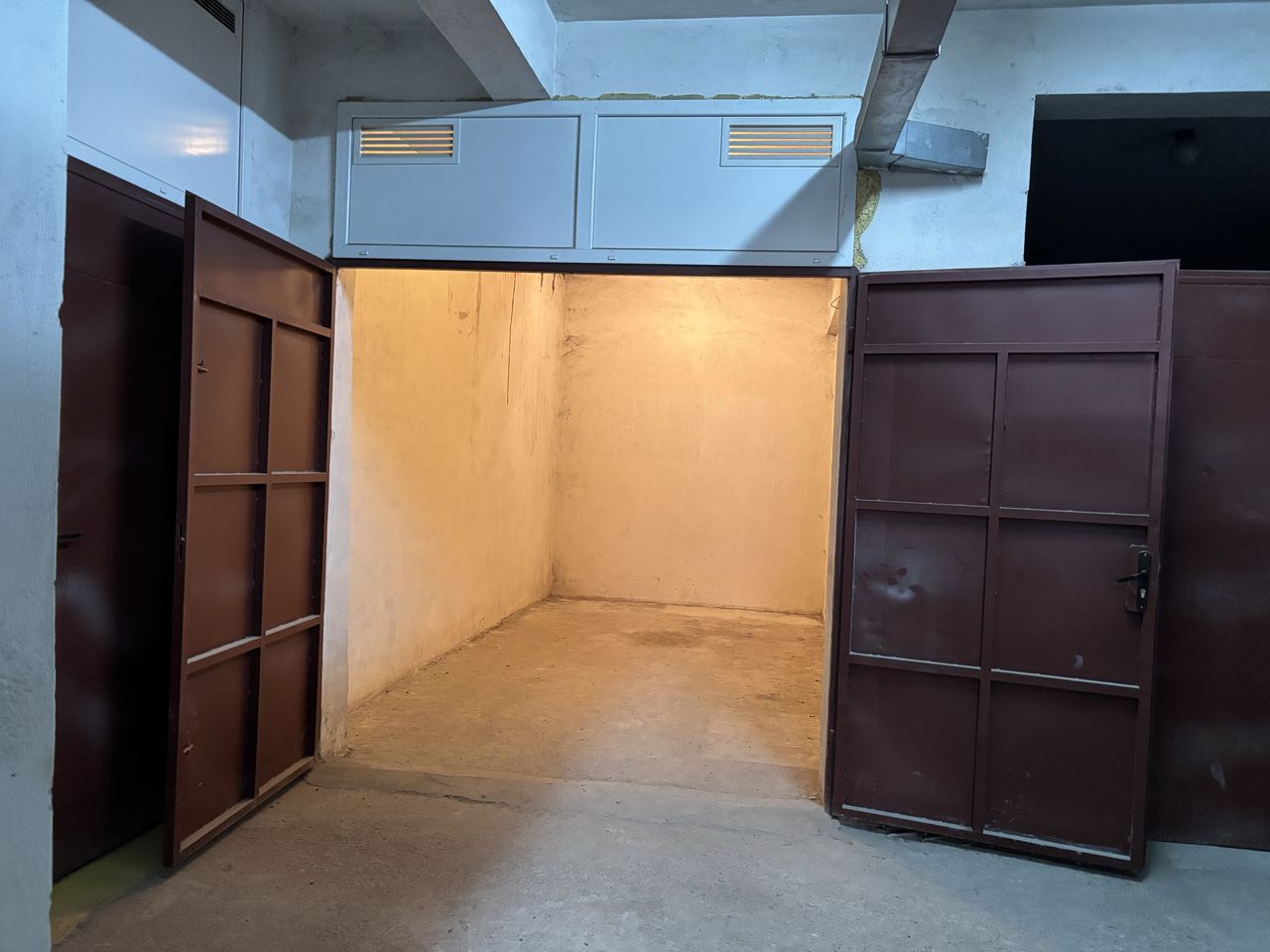 Продава се Гараж / Паркомясто в Русе, Търговия на едро - 16 кв.м за 2000 €/кв.м - Снимка #2