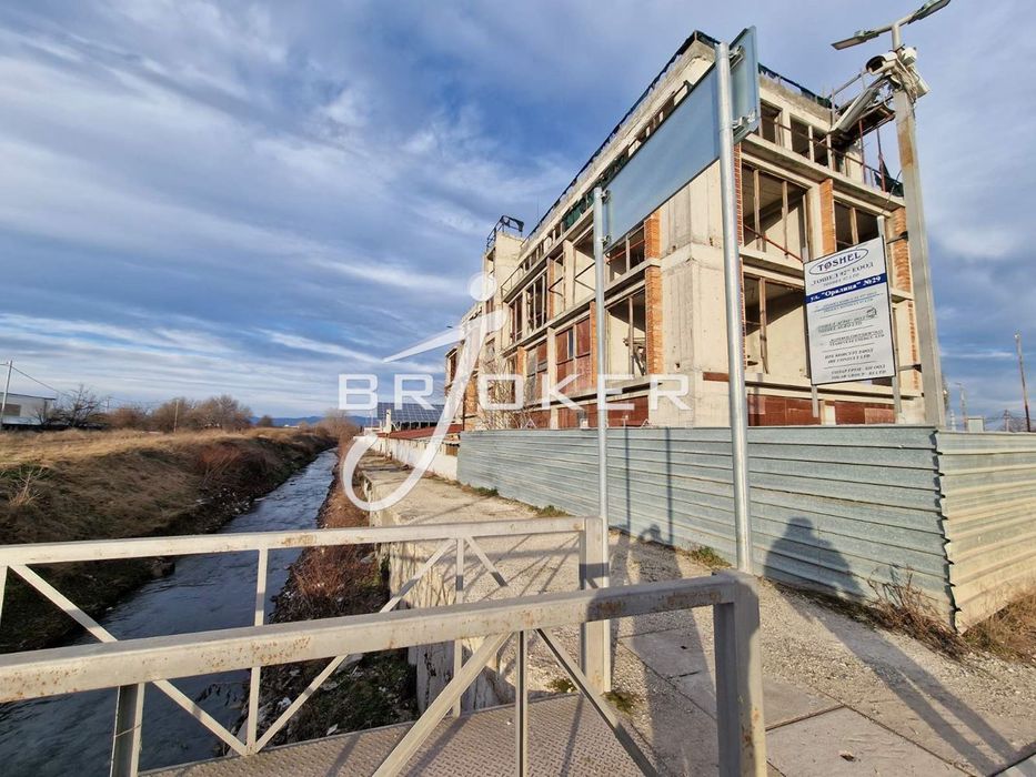 Сграда с акт 14 в София-Бенковски площ 1329кв.м. цена По договаряне