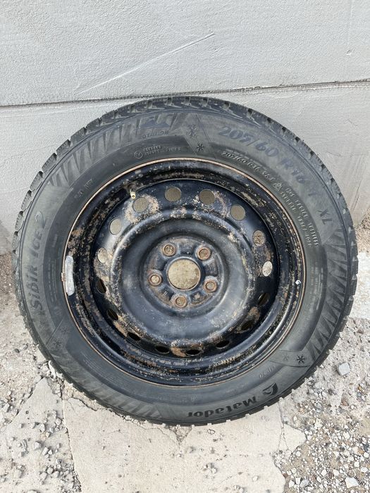 Продам зимние шини с дисками 4 шт 205/60/R16