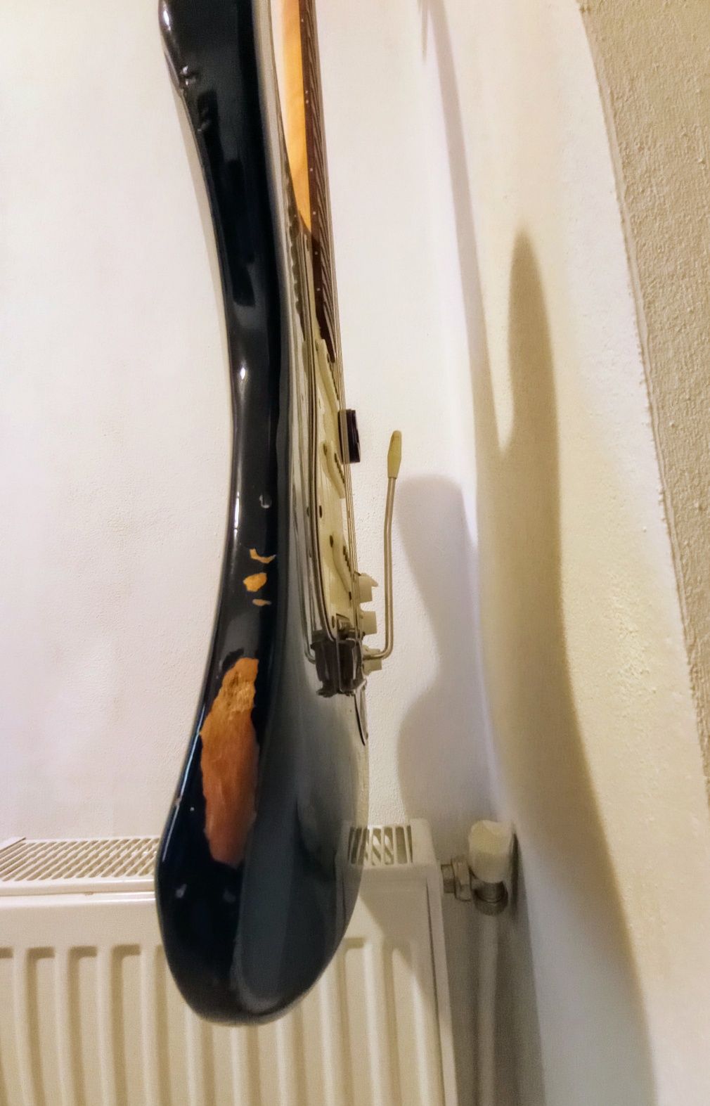 Продавам електрическа китара Maxtone
