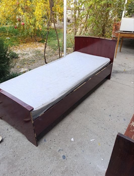 Кровать сотилади