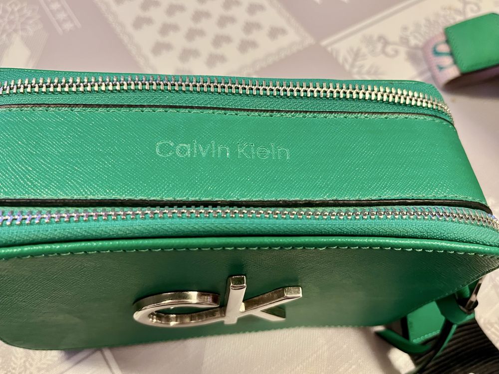Нова чанта за през рамо CK Calvin Klein