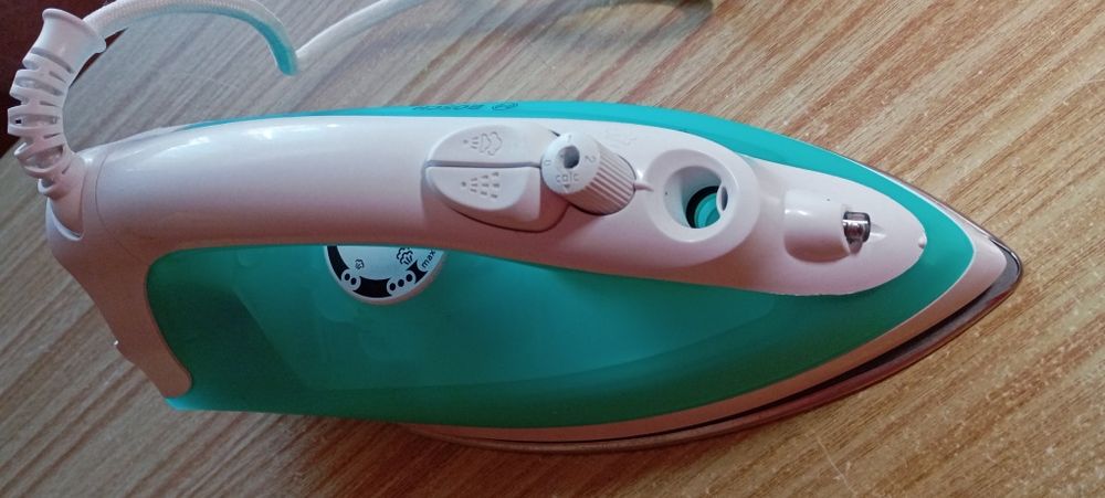 Fier de calcat Bosch 2200wati