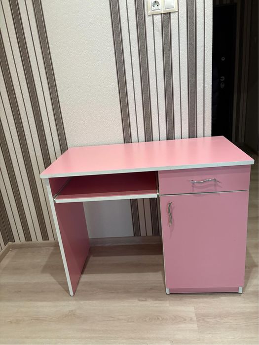 Бюро - розово.