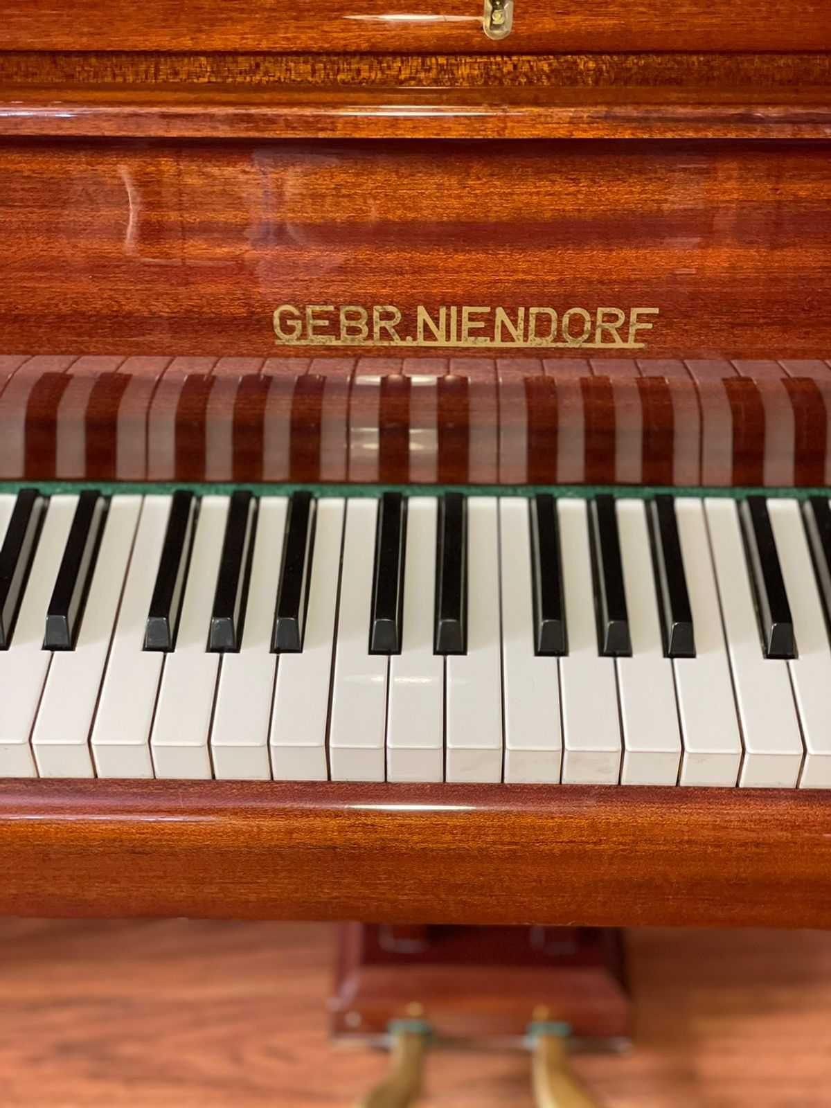 Рояль «Gebr.niendorf» в прекрасном состоянии