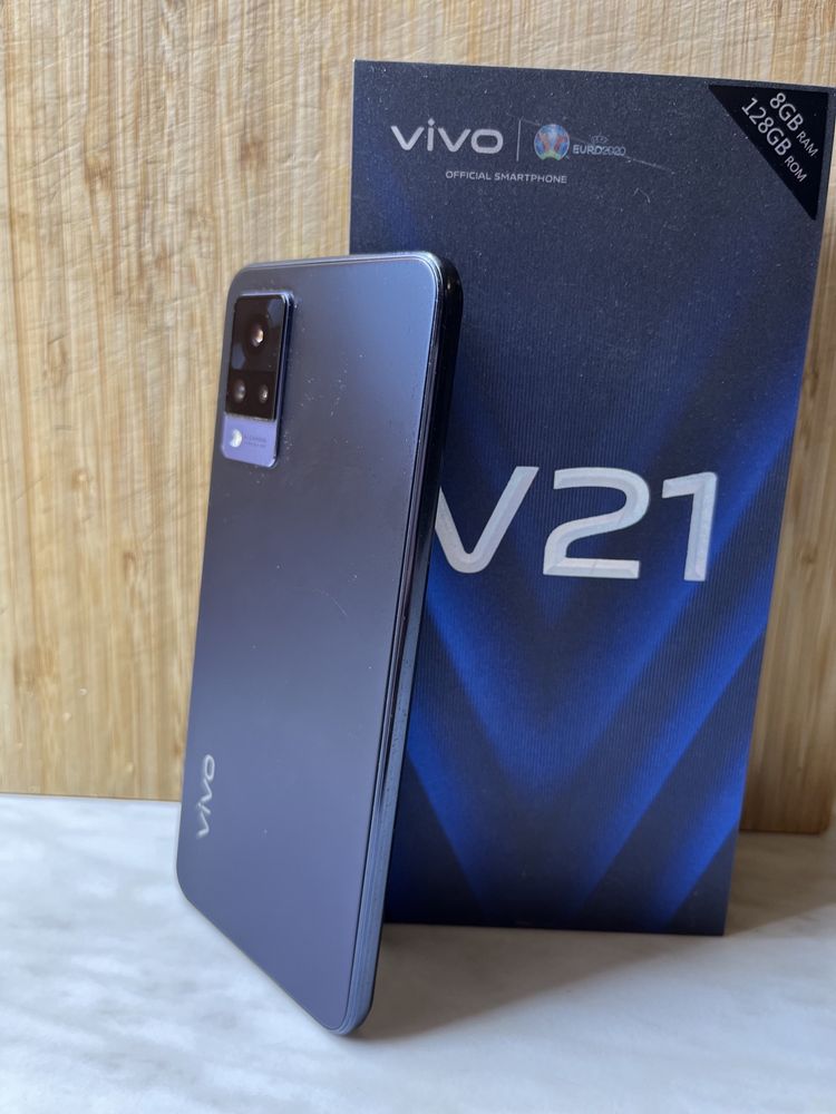 Смартфон Vivo V21