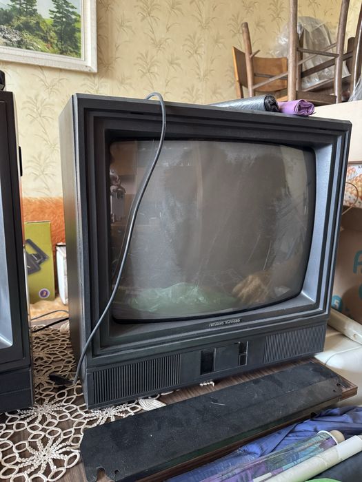 ПОДАРЯВАМ стари работещи телевизори