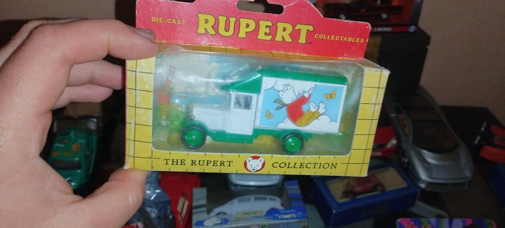 Продавам метални колички и камиони 1/18, 1:18 1:24 1:43