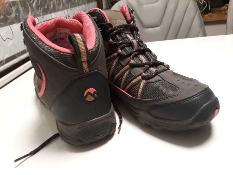 Продавам детски / дамски зимни обувки Gelert, номер 37