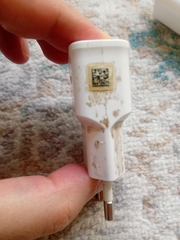 Продам оригинальную зарядку Самсунг с кабелем микро USB. Без торга!