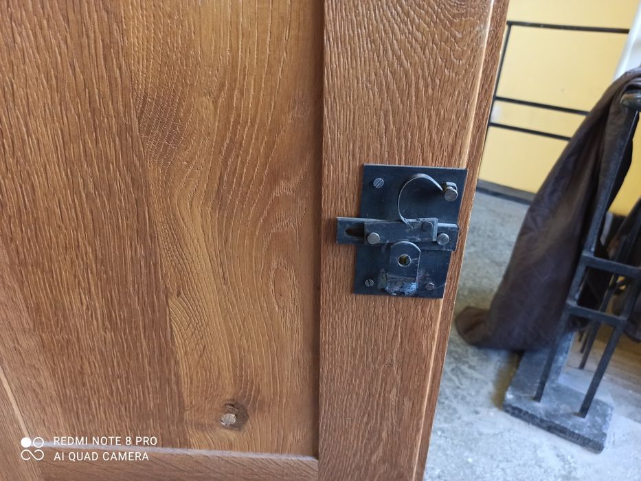 Невероятен масивен шкаф