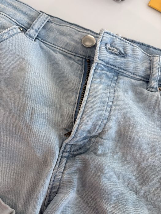 Vand pereche de blugi