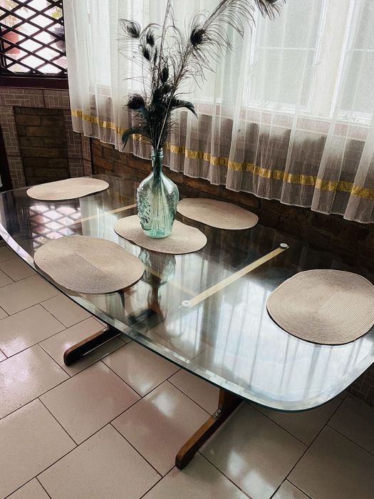 Masa de sticla cu suport de lemn