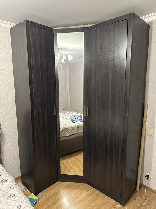 Продам угловой шкаф