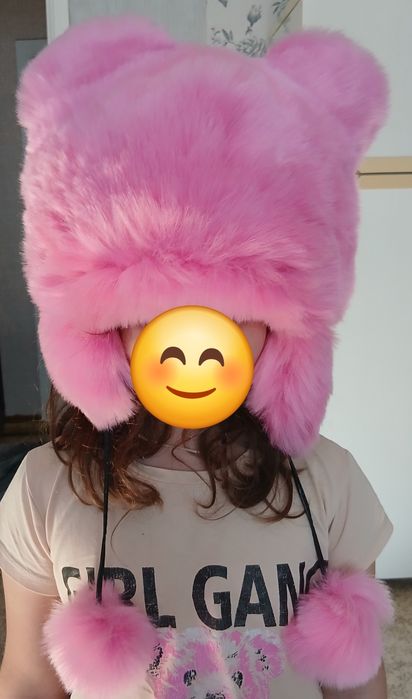 Продам шапку на девочку.