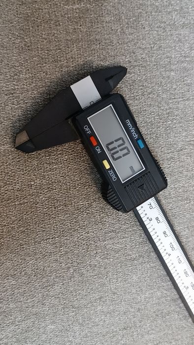 Șubler cu afișaj digital