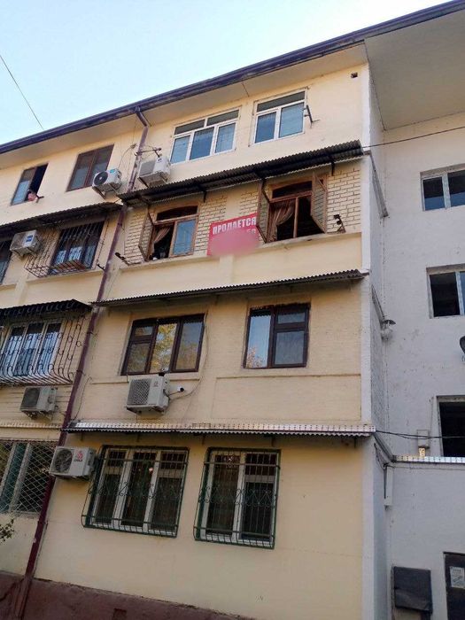 Продам свою 3/3/4 квартиру м-в Ялангач, кирпичный дом