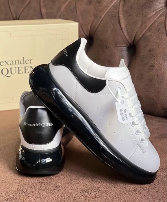 Adidasi Alexander Mcqueen din piele Black and White 41 42 de barbati