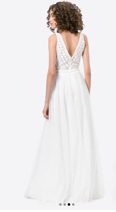 Vând Rochie de Mireasă. Finuță,simpluță și delicată.