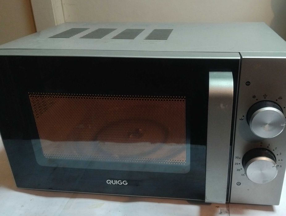 Микровълнова печка QUIGG