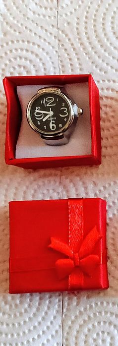 Пръстен часовник с кутийка -функциониращ