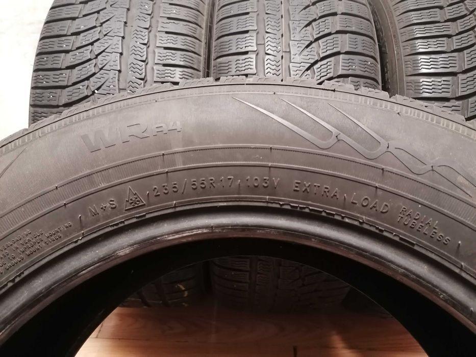 235/55/17 Bridgestone / Nokian зимни гуми