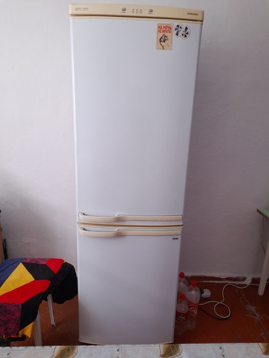 Акмолинская обл , г. Акколь продам холодильник ,,Самсунг"