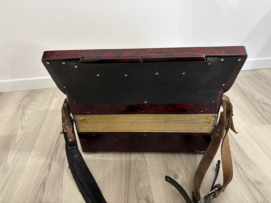 Acordeon Royal Sta dard Belona cu 80 basi