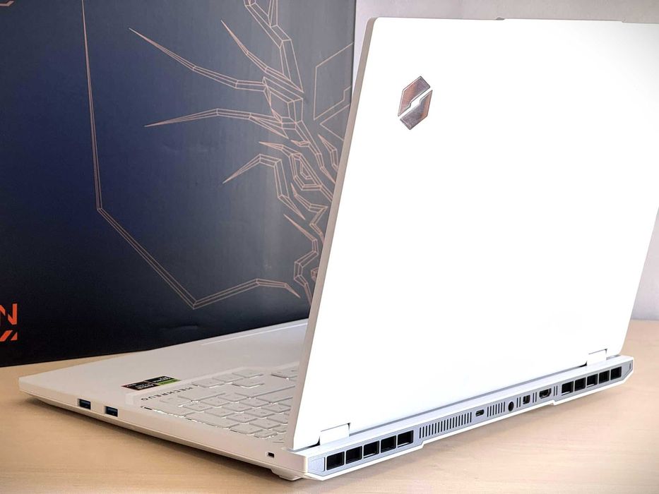 Бартер!МОЩЕН! 300hz/ 16 Ядрен Ryzen 9 / RTX 5060 / WQXGA