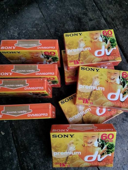 Vand casete video sigilate SONY mini DV Premium