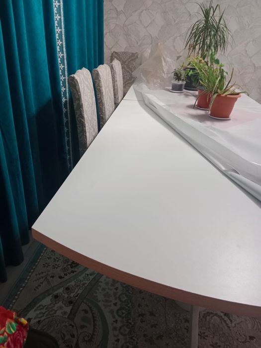 Продается стол со стульями