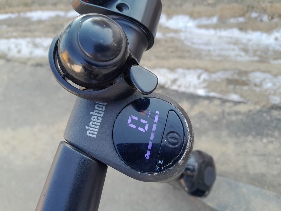 Trotinete perfect funcțională cu două baterii viteză maximă 25 la oră