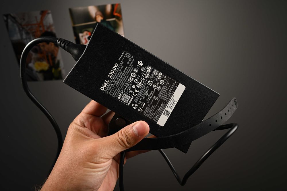 Docking station Dell seria K20A001 cu încarcator de 130W