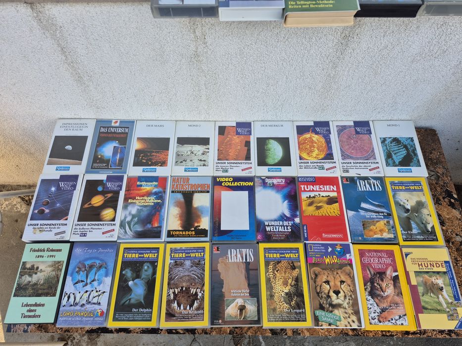 Vând 51 casete video VHS filme Documentare animale ,planete,Aerobic