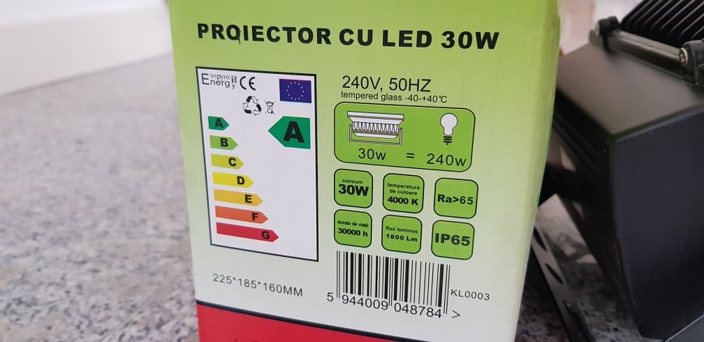 Proiector LED , poate fi folosit la interior sau exterior.