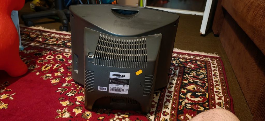 Продавам два телевизора - Panasonic 21" и  Beko 14" работещи