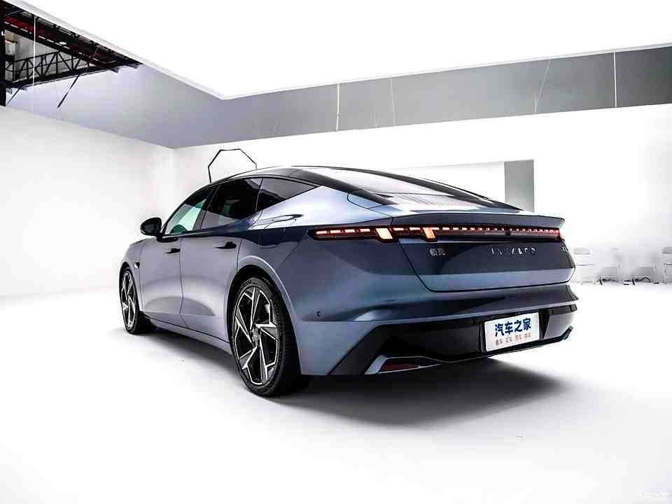 Lynk & Co Z10 электро только по заказу в краткие сроки