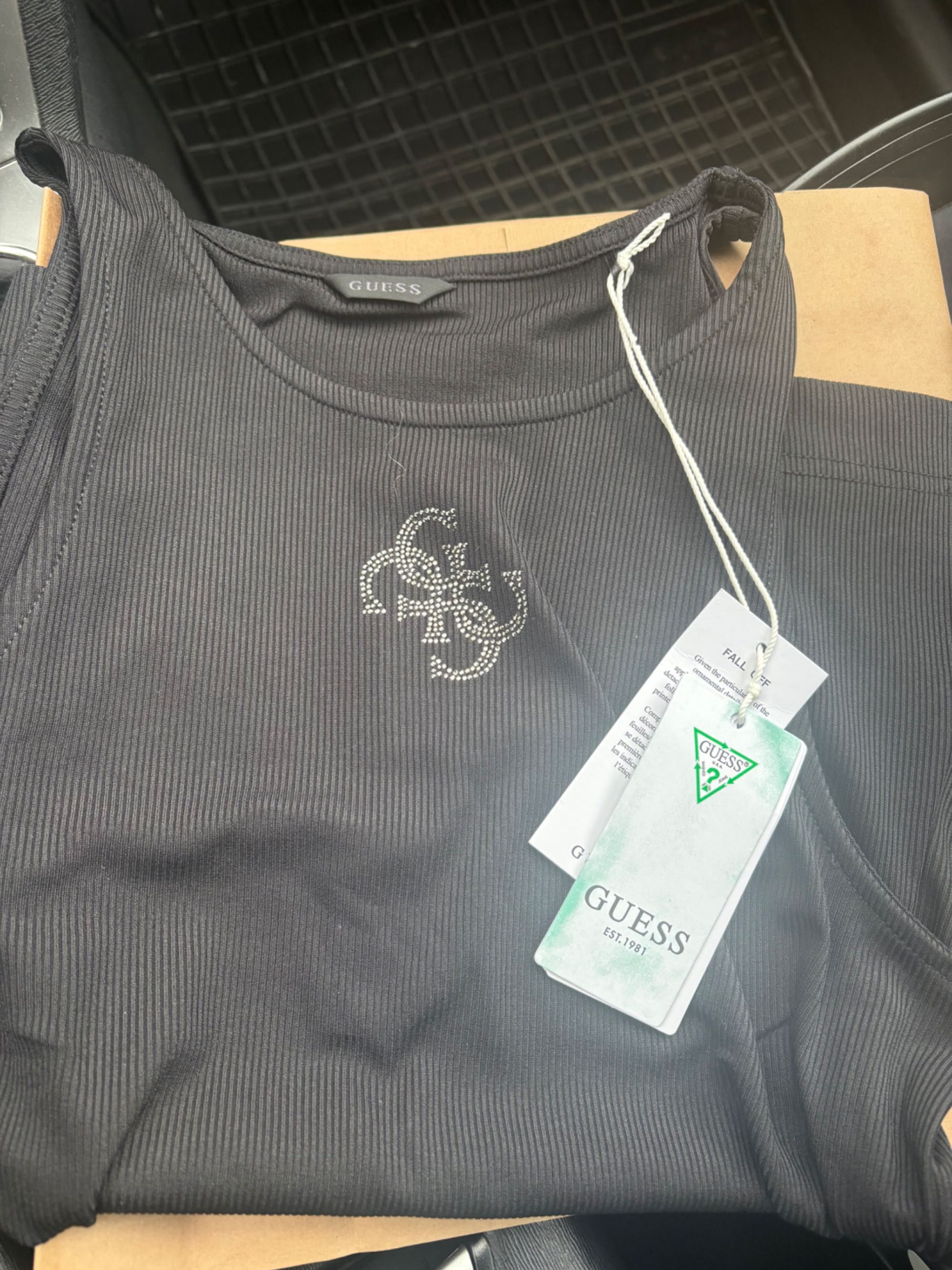 Топ guess  черен  дамски