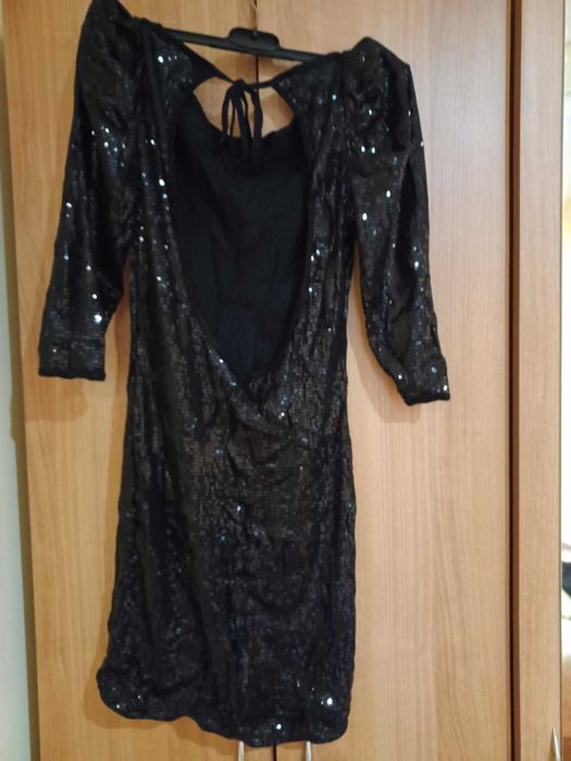 Продавам рокля много добро състояние