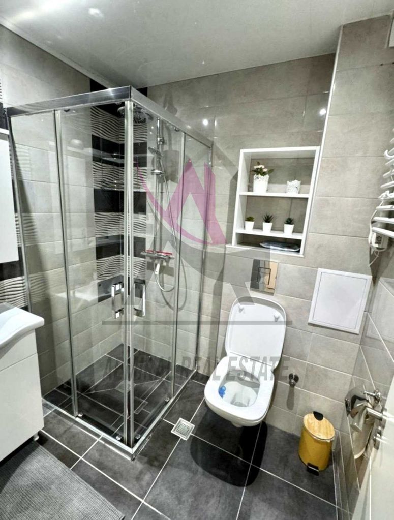 Дава се под наем Тристаен апартамент в Варна, Бриз - 90 кв.м за 750 € - Снимка #5