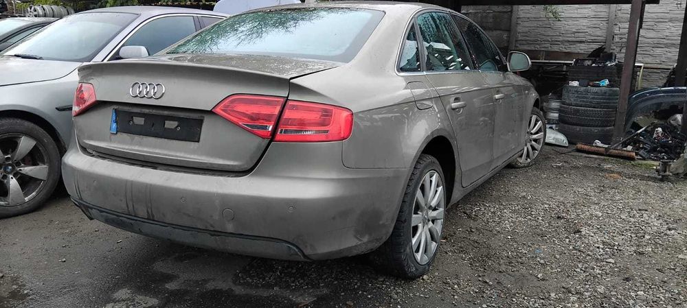 Dezmembrez Audi A4 B8 2.0 TDi an 2009 cod motor CAGA