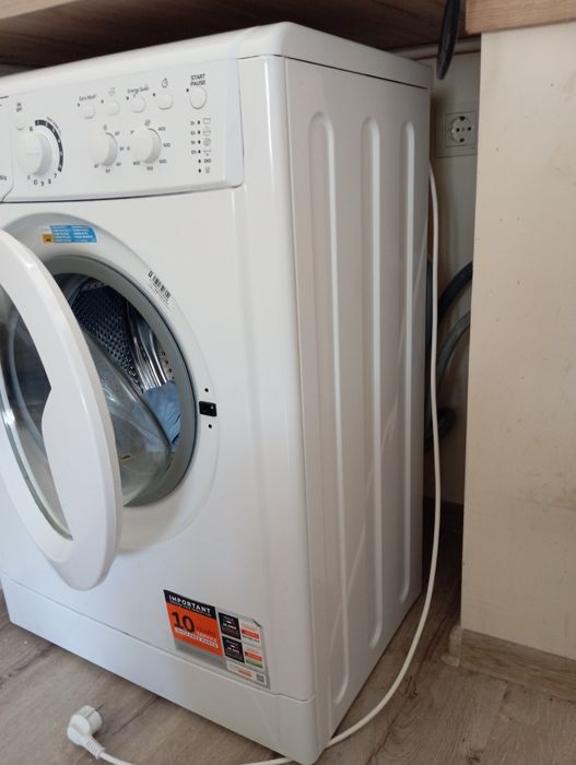 Пералня INDESIT много добро запазено състояние с оставаща гаранция