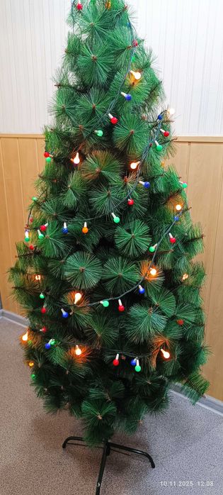 Продам Новогодняя ёлка пушистая разборная 170 см, с гирляндой