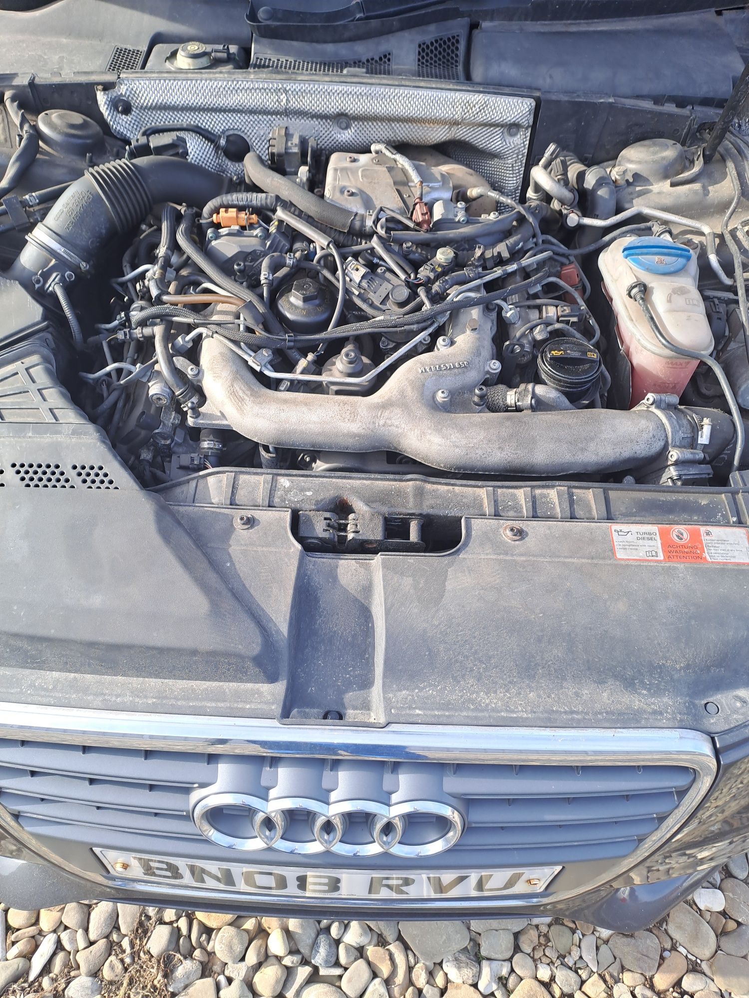 Vând Motor Audi A4 B8 2.7 TDI CGKA
