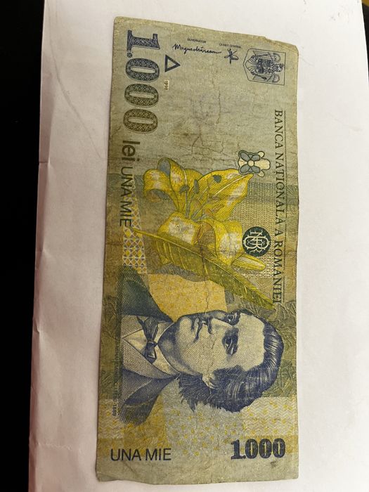 Bacnota 1000 lei, seria 001A, pastrata impecabil.