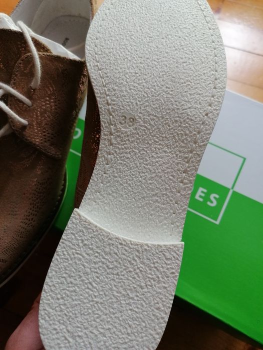 Pantofi de femei din piele