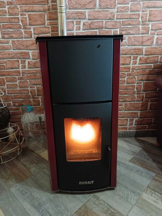 Продавам пелетна камина марка burnit pm comfort plus  13 kW.